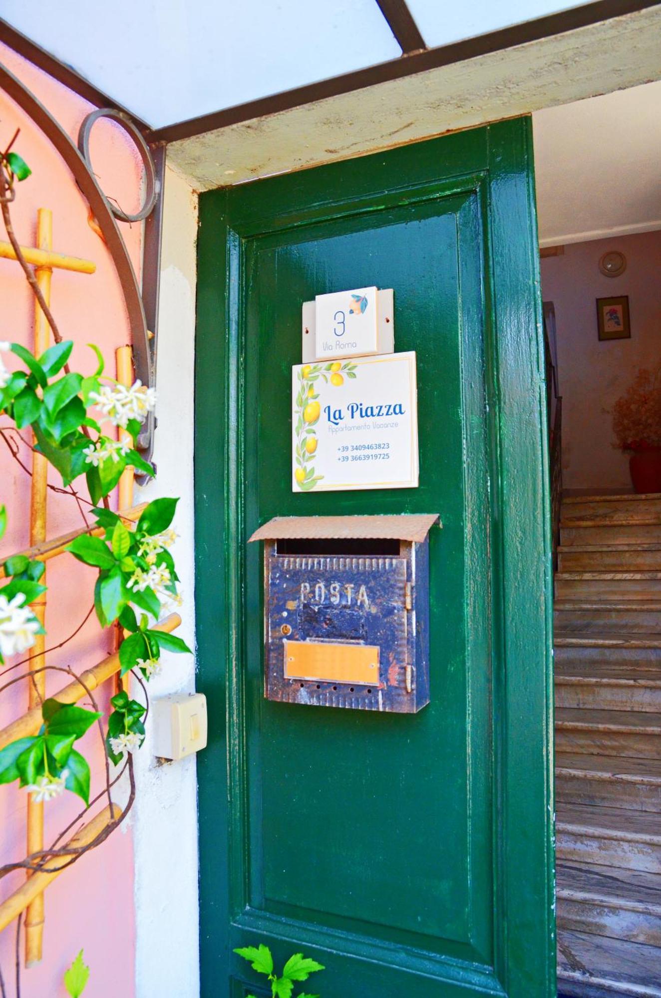 La Piazza - Appartamento Vacanze Piana Battolla Luaran gambar